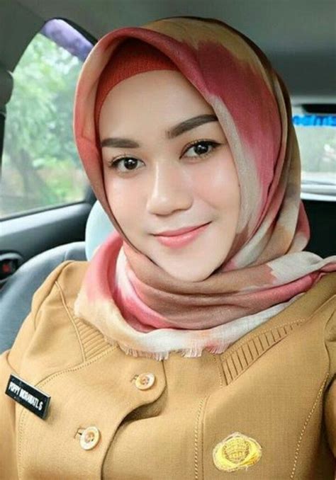 jilbab abg ngentot|Hijab Indonesia Porn Videos 